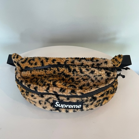 SUPREME Leopard Fleece Waist Bag - Picture 4 of 7